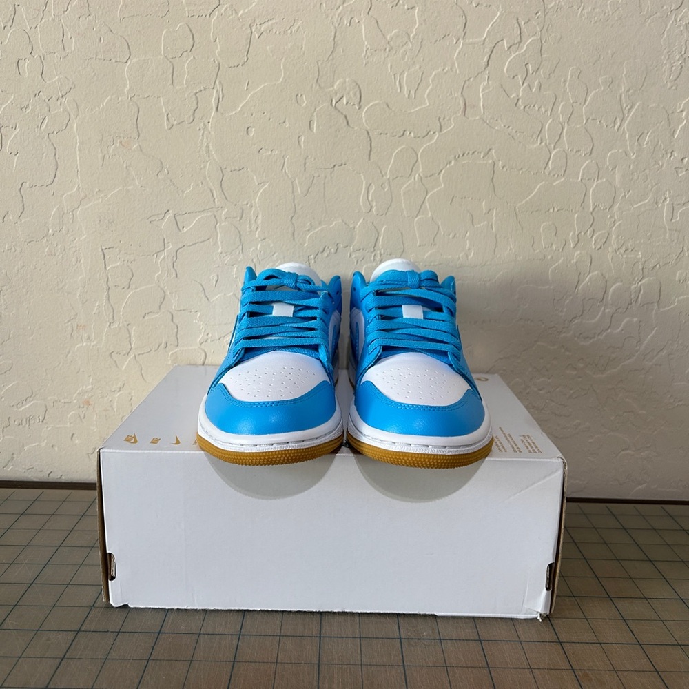 Jordan 1 Low ‘White Gum Light Brown Dark Powder Blue’ Womens - Picture 2 of 6
